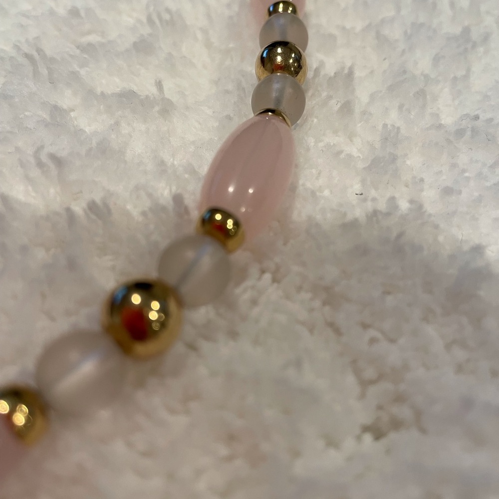 Pink & Gold tone necklace - Picture 3 of 3